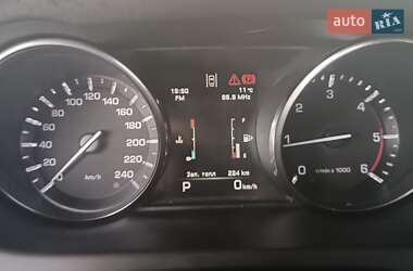 Позашляховик / Кросовер Land Rover Discovery Sport 2015 в 