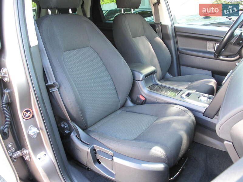 Внедорожник / Кроссовер Land Rover Discovery Sport 2016 в Киеве