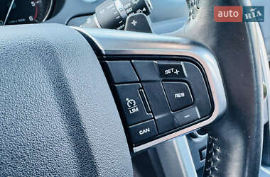 Внедорожник / Кроссовер Land Rover Discovery Sport 2015 в 