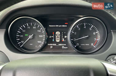 Внедорожник / Кроссовер Land Rover Discovery Sport 2015 в 