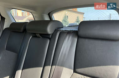 Внедорожник / Кроссовер Land Rover Discovery Sport 2016 в 