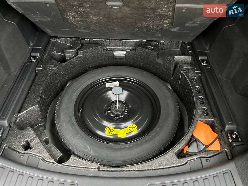 Внедорожник / Кроссовер Land Rover Discovery Sport 2016 в Самборе