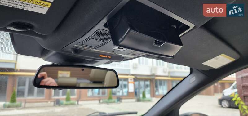 Позашляховик / Кросовер Land Rover Discovery Sport 2015 в Івано-Франківську