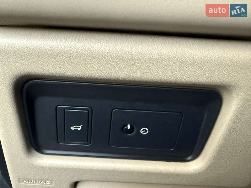 Позашляховик / Кросовер Land Rover Discovery Sport 2016 в Дрогобичі