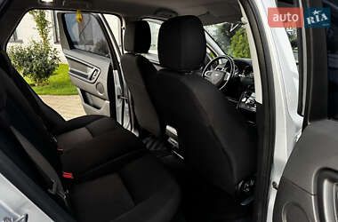 Позашляховик / Кросовер Land Rover Discovery Sport 2017 в 