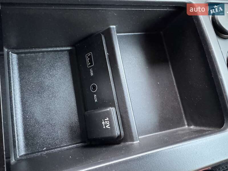 Позашляховик / Кросовер Land Rover Discovery Sport 2015 в Калуші