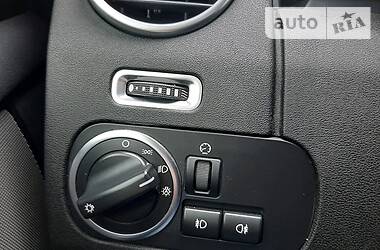 Позашляховик / Кросовер Land Rover Discovery 2016 в 
