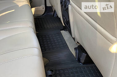 Позашляховик / Кросовер Land Rover Discovery 2012 в 