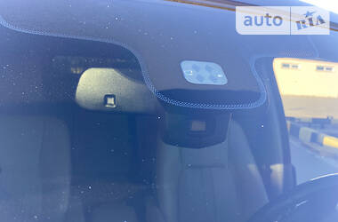 Позашляховик / Кросовер Land Rover Discovery 2012 в 