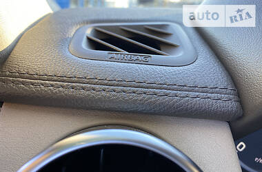 Позашляховик / Кросовер Land Rover Discovery 2012 в 