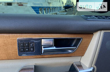 Позашляховик / Кросовер Land Rover Discovery 2012 в 
