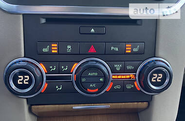 Позашляховик / Кросовер Land Rover Discovery 2012 в 