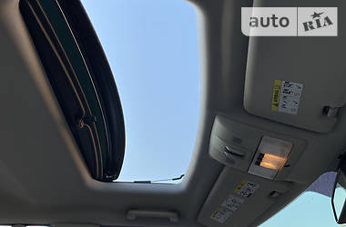 Позашляховик / Кросовер Land Rover Discovery 2012 в 