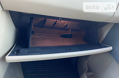 Позашляховик / Кросовер Land Rover Discovery 2012 в 
