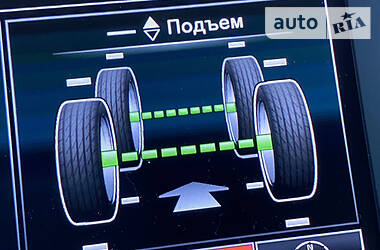Позашляховик / Кросовер Land Rover Discovery 2012 в 