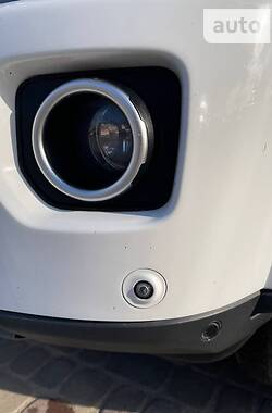 Внедорожник / Кроссовер Land Rover Discovery 2015 в 