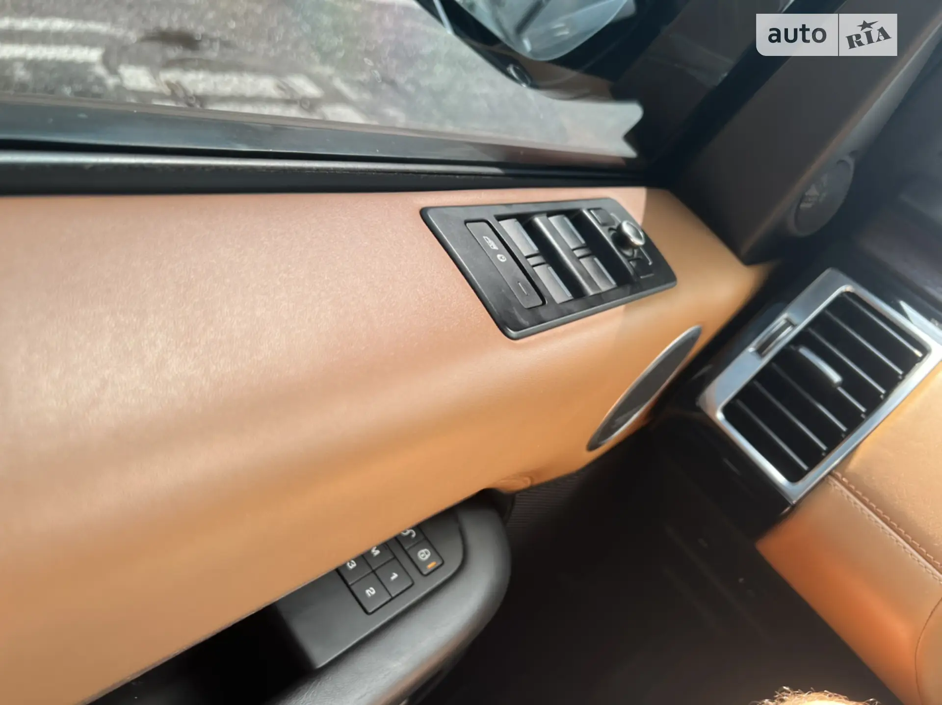 2017 Land Rover Discovery - мініатюра 34