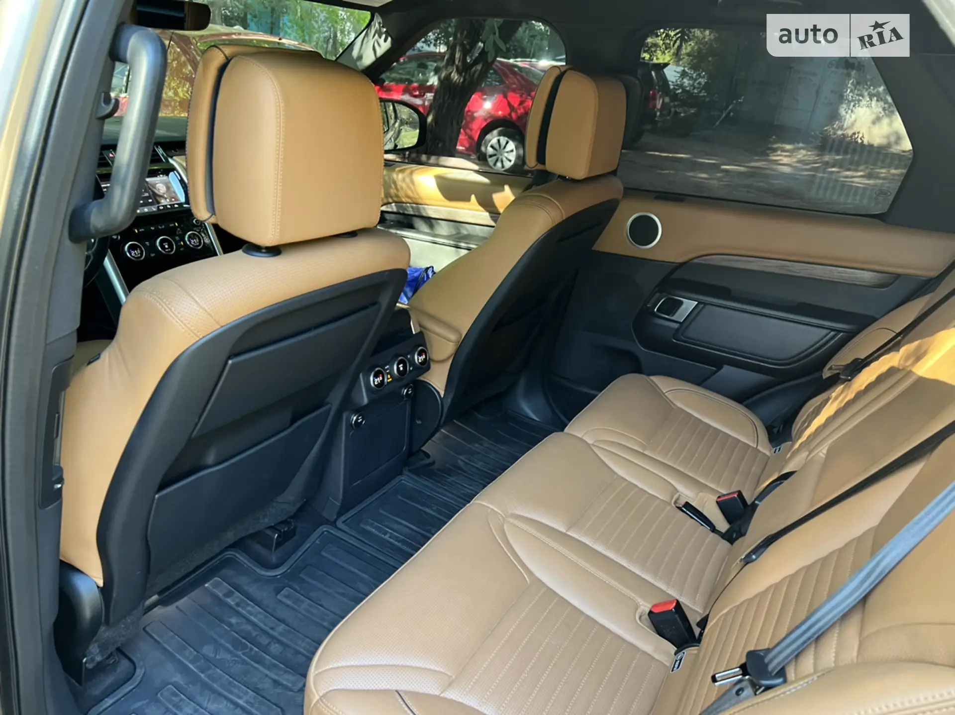 2017 Land Rover Discovery - мініатюра 17