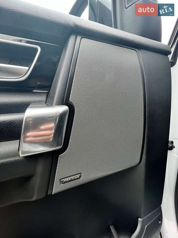 Внедорожник / Кроссовер Land Rover Discovery 2015 в Киеве