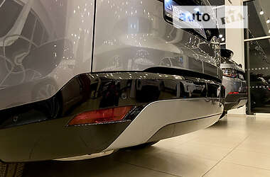 Позашляховик / Кросовер Land Rover Discovery 2021 в 