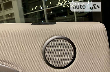 Позашляховик / Кросовер Land Rover Discovery 2021 в 