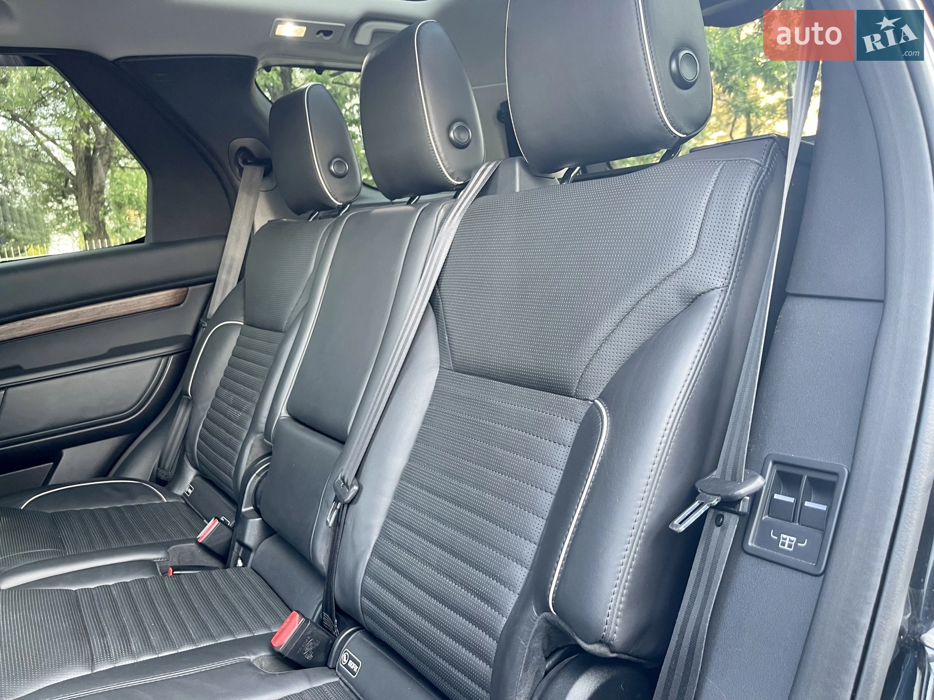 2017 Land Rover Discovery - мініатюра 27