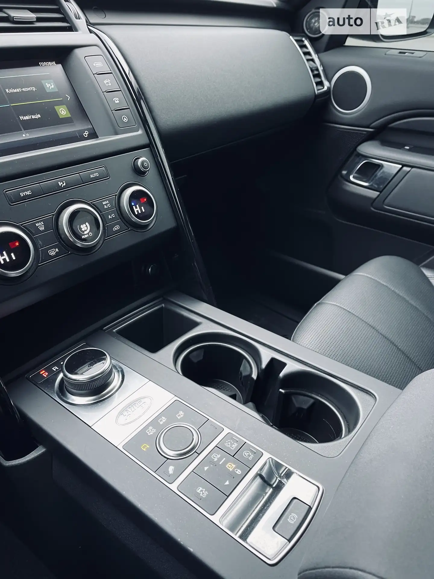 2017 Land Rover Discovery - мініатюра 28