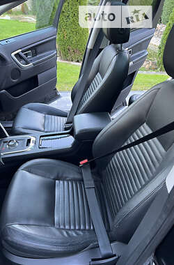 Внедорожник / Кроссовер Land Rover Discovery 2015 в 