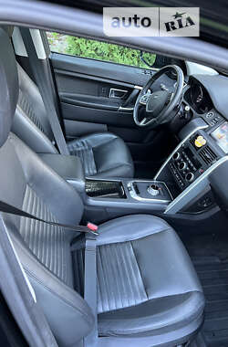 Внедорожник / Кроссовер Land Rover Discovery 2015 в 