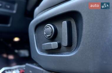 Позашляховик / Кросовер Land Rover Discovery 2018 в 