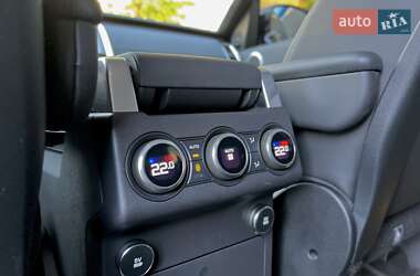 Позашляховик / Кросовер Land Rover Discovery 2018 в 