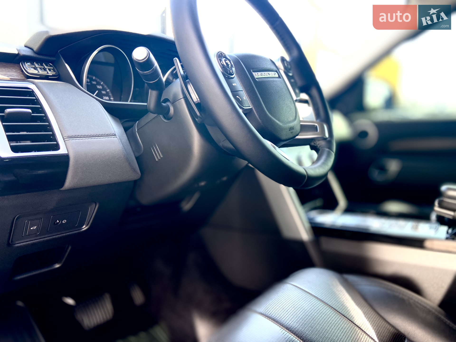 2017 Land Rover Discovery - мініатюра 31