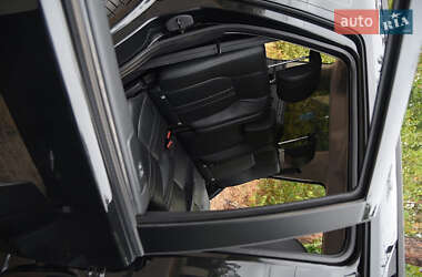 Внедорожник / Кроссовер Land Rover Discovery 2012 в 