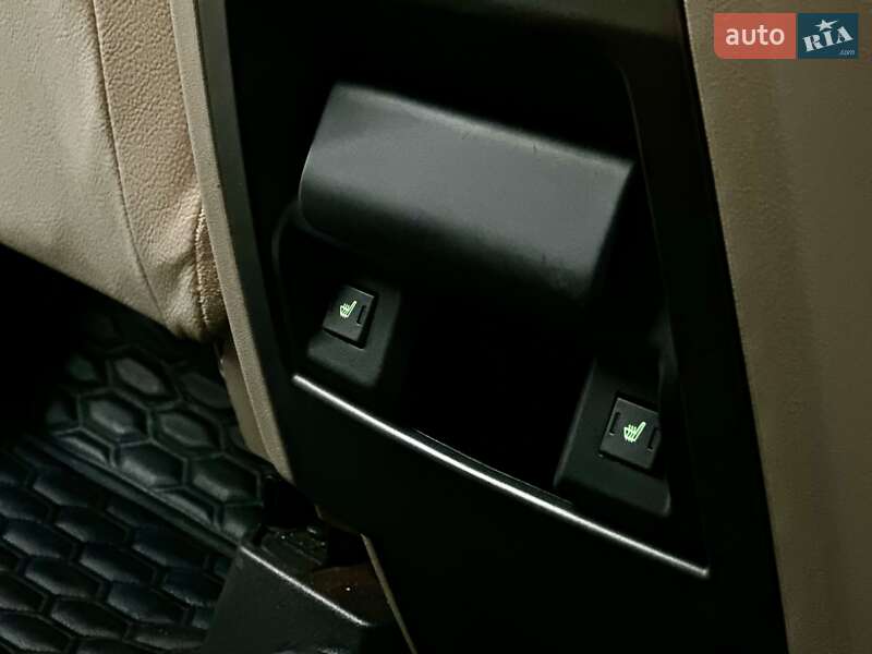 Позашляховик / Кросовер Land Rover Discovery 2015 в Тернополі