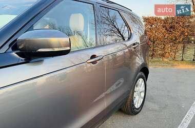 Позашляховик / Кросовер Land Rover Discovery 2018 в 