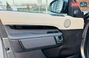 Позашляховик / Кросовер Land Rover Discovery 2018 в 