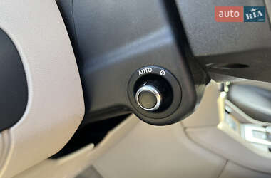 Внедорожник / Кроссовер Land Rover Discovery 2014 в 