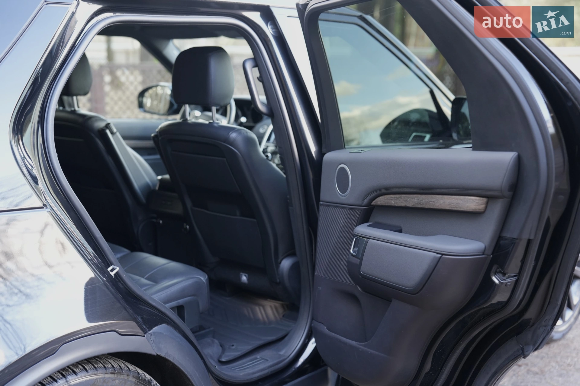 2017 Land Rover Discovery - мініатюра 17