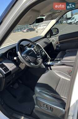 Внедорожник / Кроссовер Land Rover Discovery 2017 в 