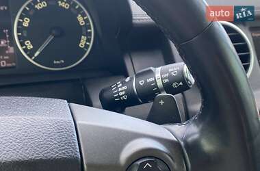 Позашляховик / Кросовер Land Rover Discovery 2012 в 