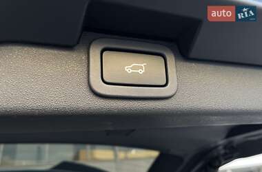 Внедорожник / Кроссовер Land Rover Discovery 2018 в 