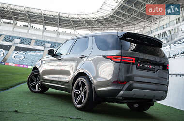 Внедорожник / Кроссовер Land Rover Discovery 2017 в 