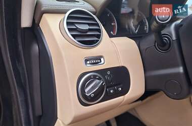 Позашляховик / Кросовер Land Rover Discovery 2011 в 