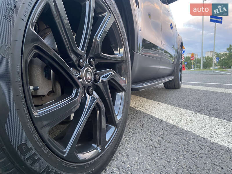 Позашляховик / Кросовер Land Rover Discovery 2017 в Києві