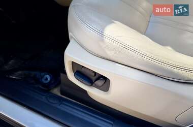Позашляховик / Кросовер Land Rover Discovery 2015 в 