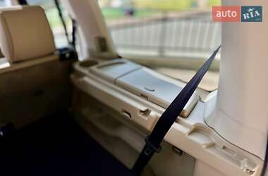 Позашляховик / Кросовер Land Rover Discovery 2015 в 
