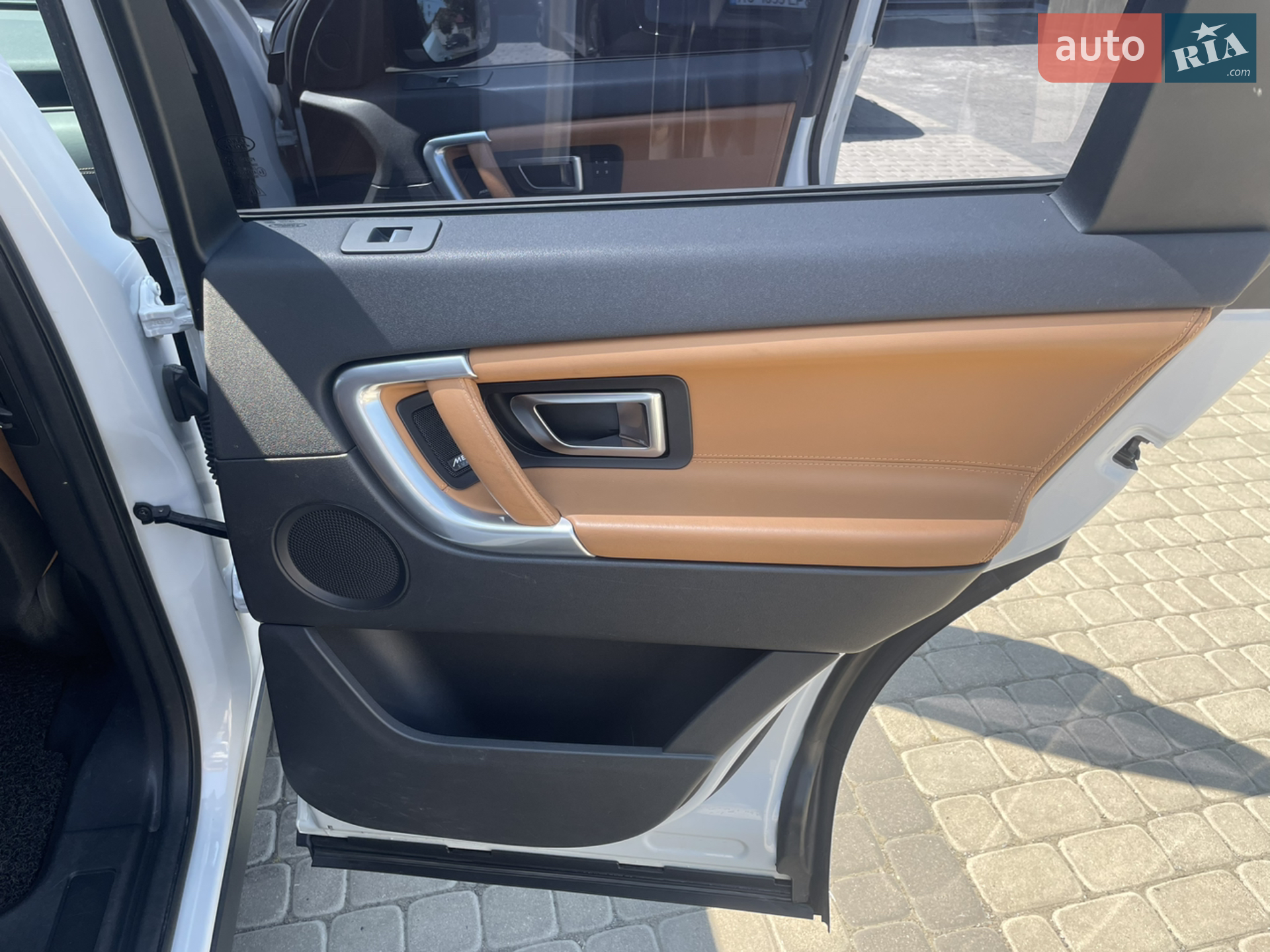 2017 Land Rover Discovery - мініатюра 19