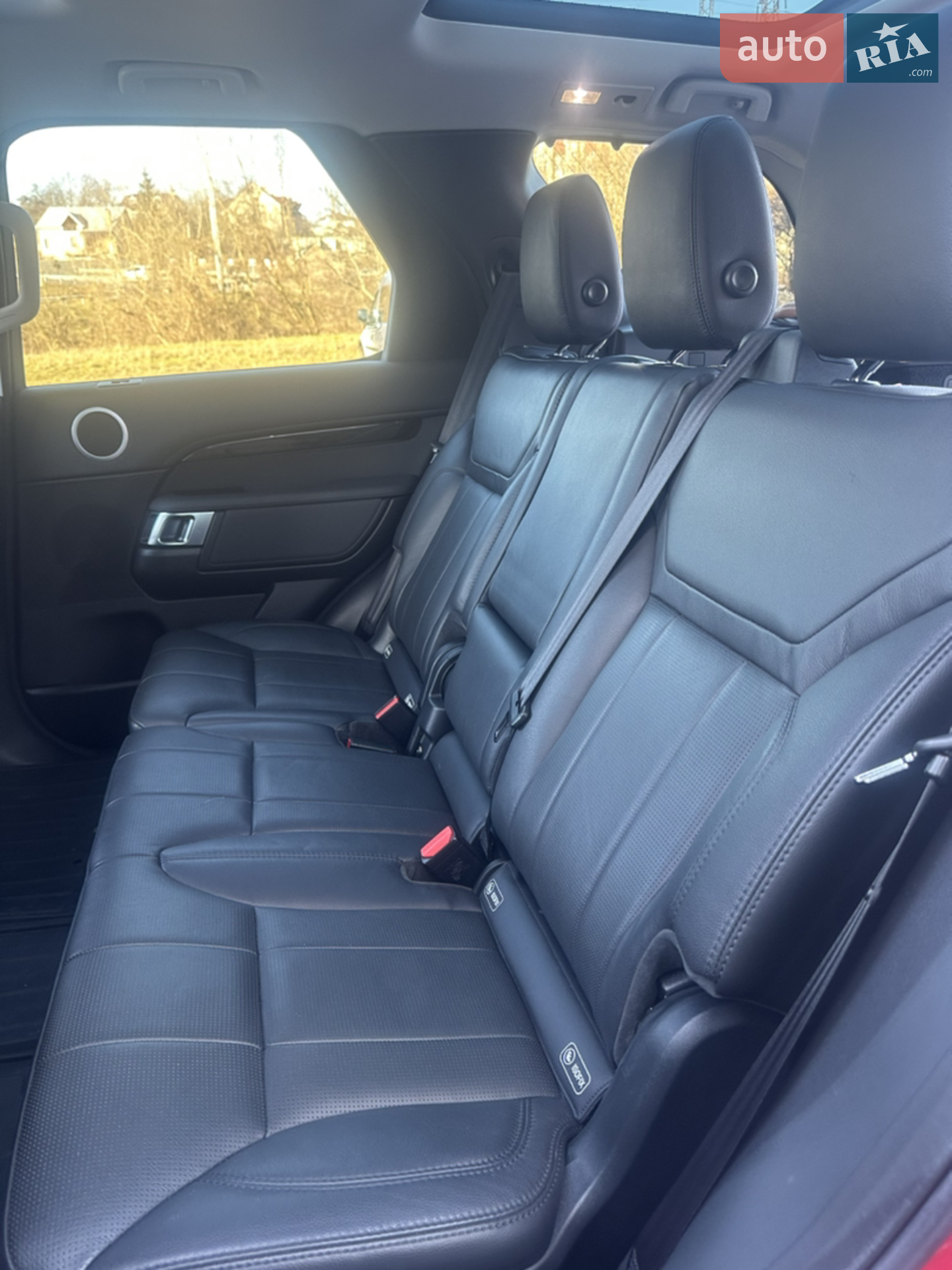 2017 Land Rover Discovery - мініатюра 16