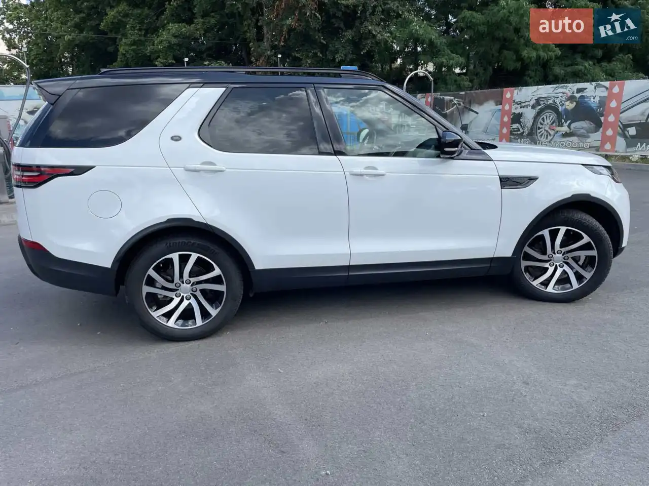 2017 Land Rover Discovery - мініатюра 26