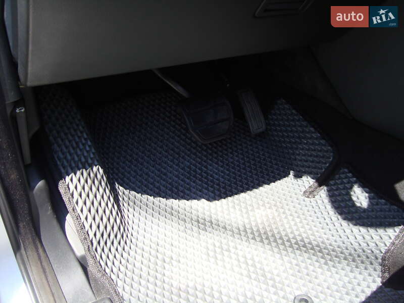 Позашляховик / Кросовер Land Rover Discovery 2006 в Києві